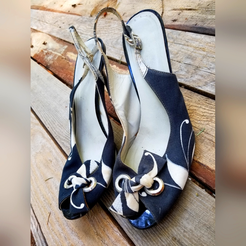 Size 9.5 High Heel Shoes black white flower peek toe bow straps Stuart Weitzman